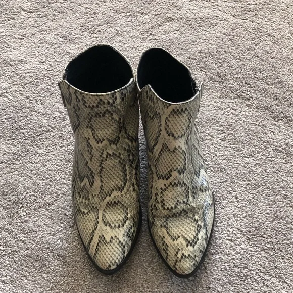 Sam Edelman Circus python print booties sz 7.5 - Picture 4 of 7